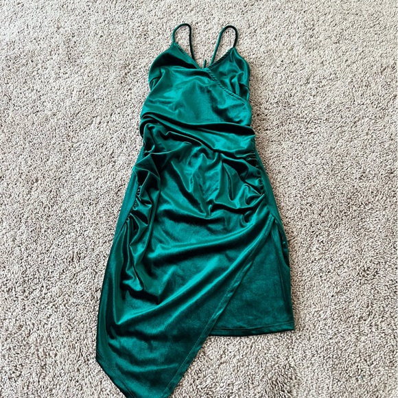 Windsor Dresses Windsor Velvet Green Dress Poshmark